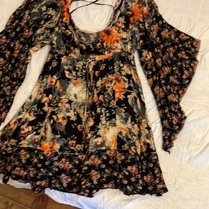 Beautiful flower dress very flowy , you can adjust waist.goes mid thigh.